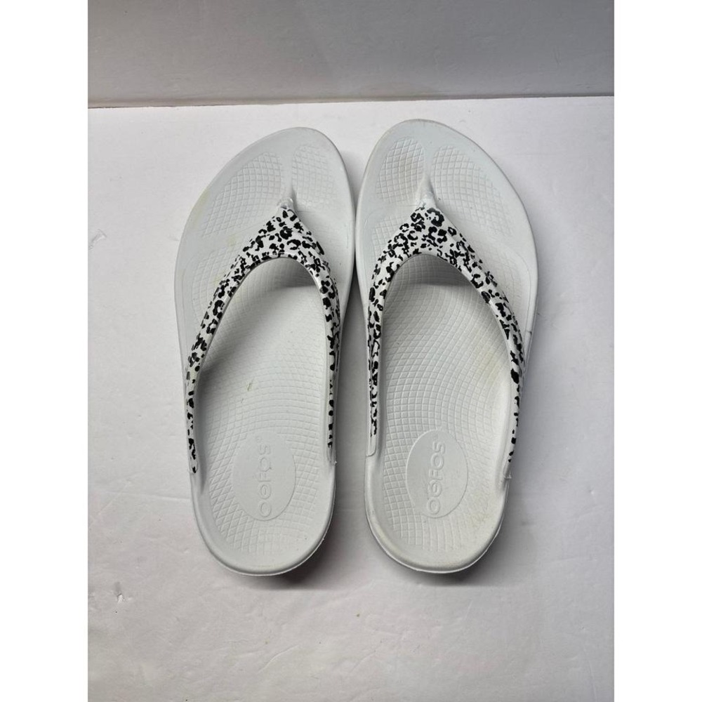 Oofos White & Black Orthodic Flip Flops (sz. 8W) - Picture 3 of 7